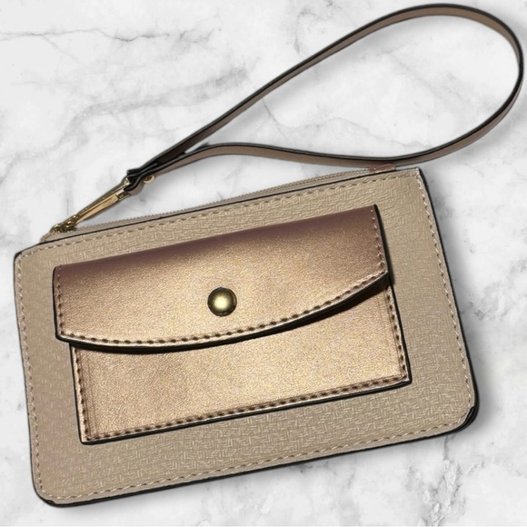 ✅💎Vintage Cream and Gold Clutch with Sleek Design in Vegan Friendly Leather - Picture 2 of 14